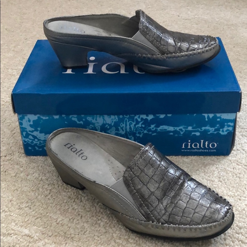 Rialto Pewter Metallic Clogs